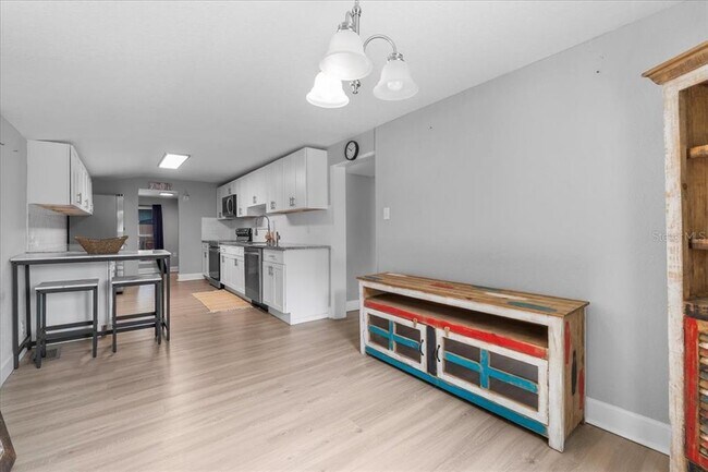 Building Photo - 208 Weaver Ave