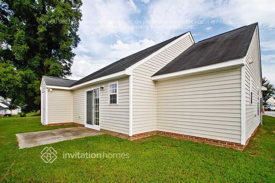 Building Photo - 1204 Moore's Creek Dr