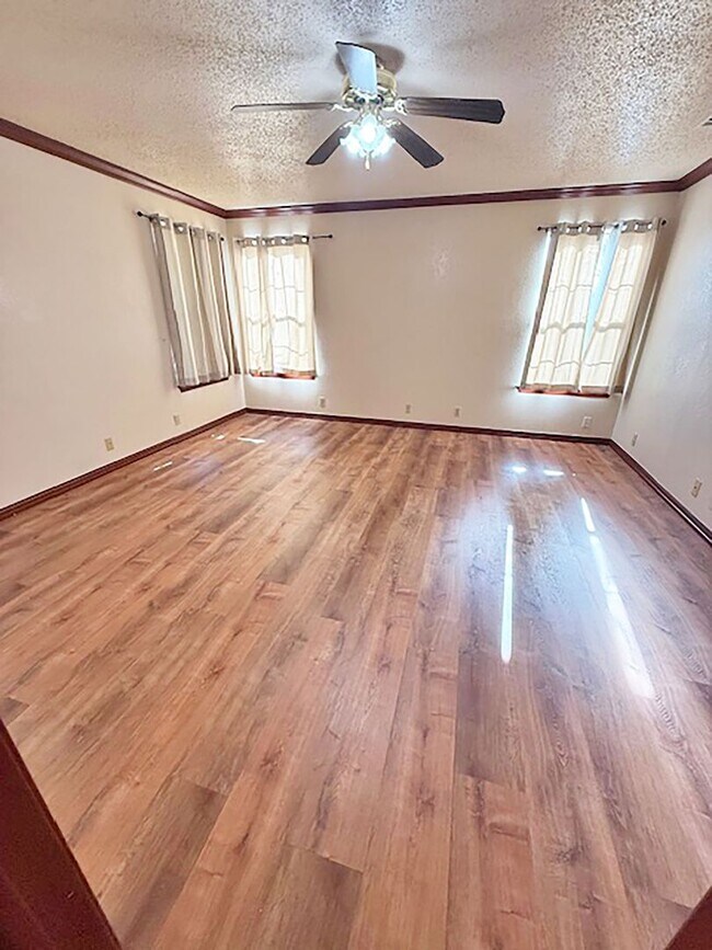 Building Photo - Nice 3 Bdrm 2 Bath Home in Decatur Texas