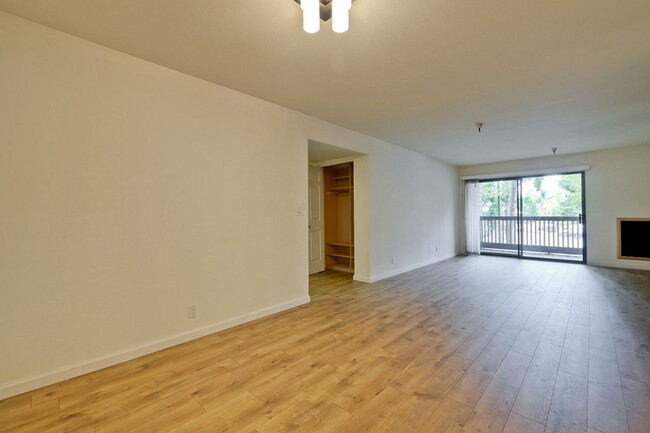 Building Photo - 2-bedroom, 2-bathroom condo in Awesome Mou...