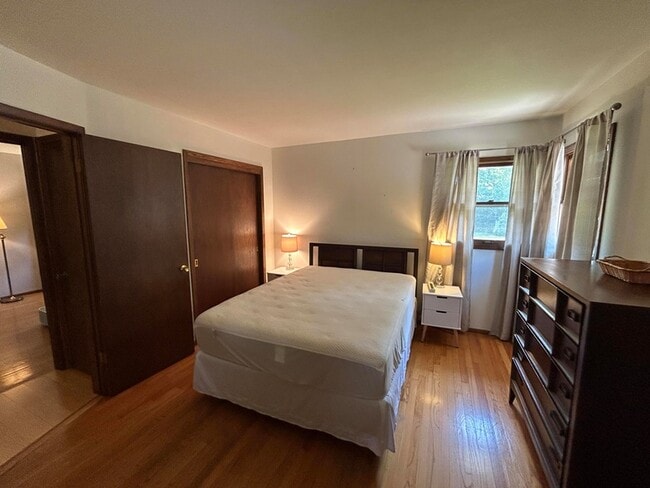 Building Photo - 5646 S 45th St