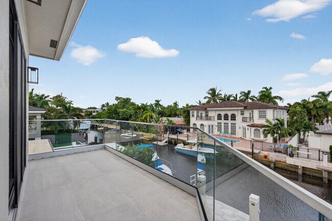 Building Photo - 785 NE 70th St