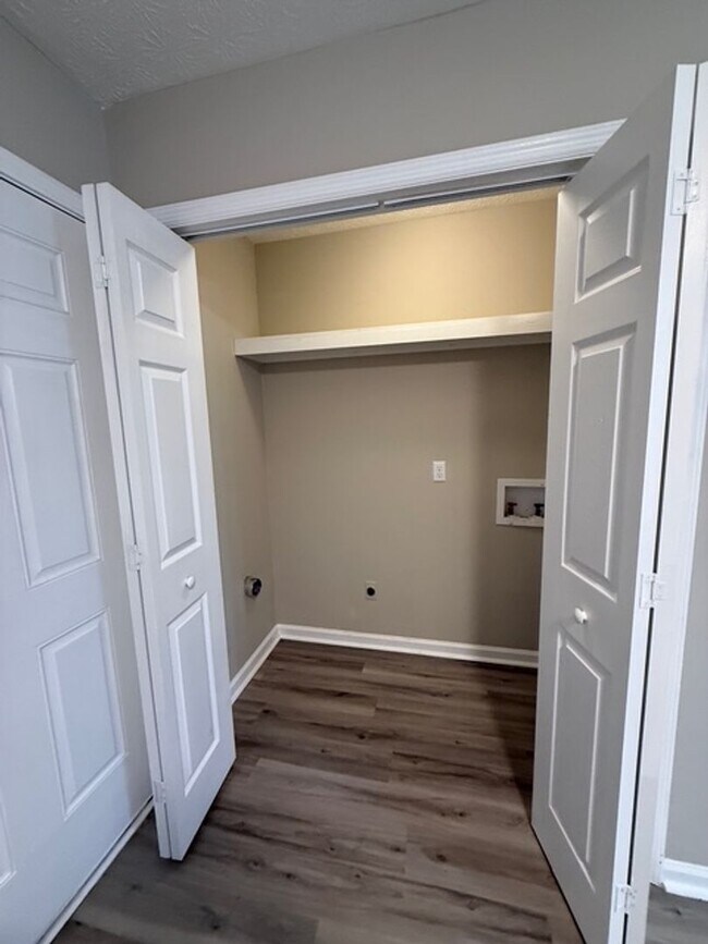 Building Photo - 115 Vintage Ct