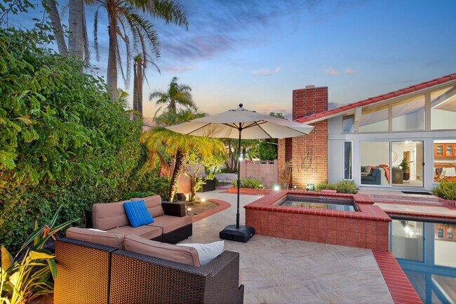 Building Photo - Amazing La Jolla North PB home with panora...