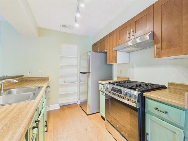 Building Photo - 3839 Dry Creek Dr