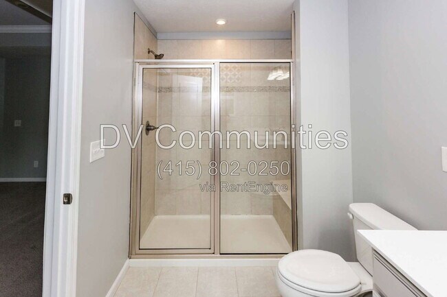 Building Photo - 7226 Hillsview Dr