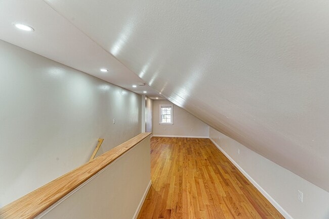 Building Photo - 32 Northey St