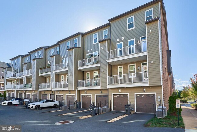 Building Photo - 45116 Kincora Dr