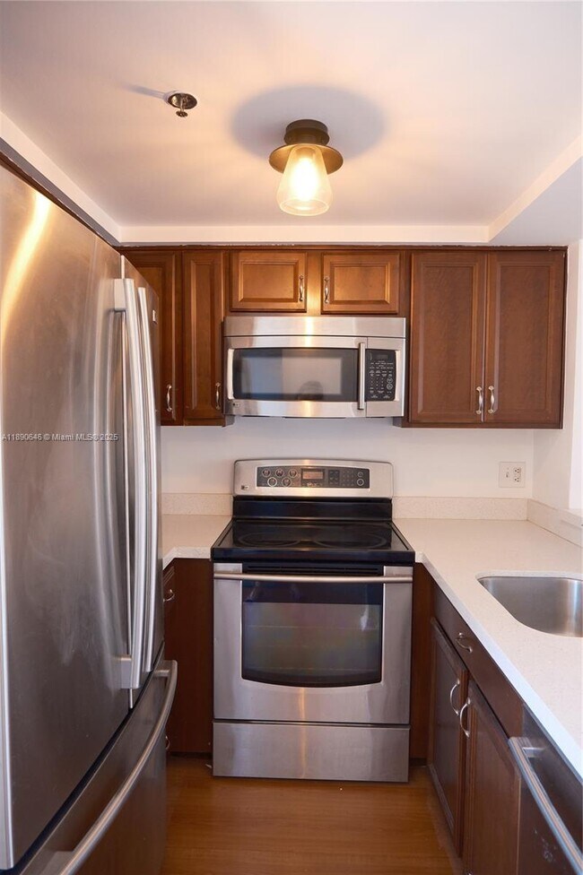 Building Photo - 2756 Day Ave