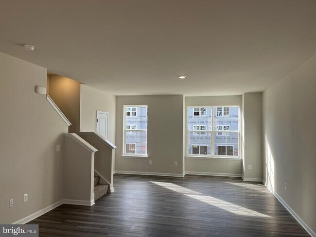 Building Photo - 121 Canning Rd