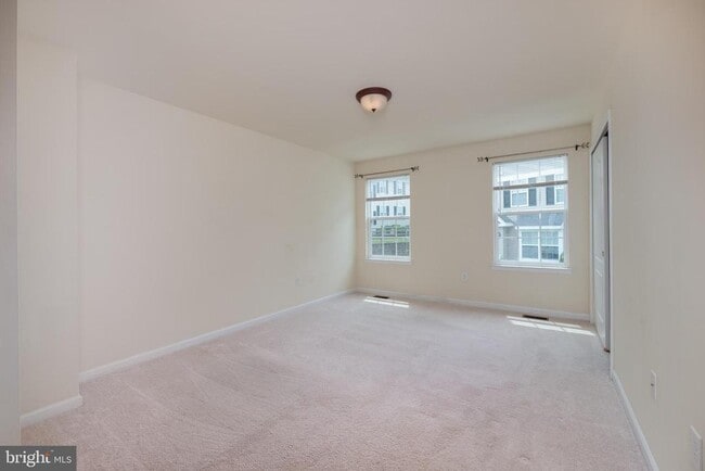 Building Photo - 4165 Bunker Hill Dr S