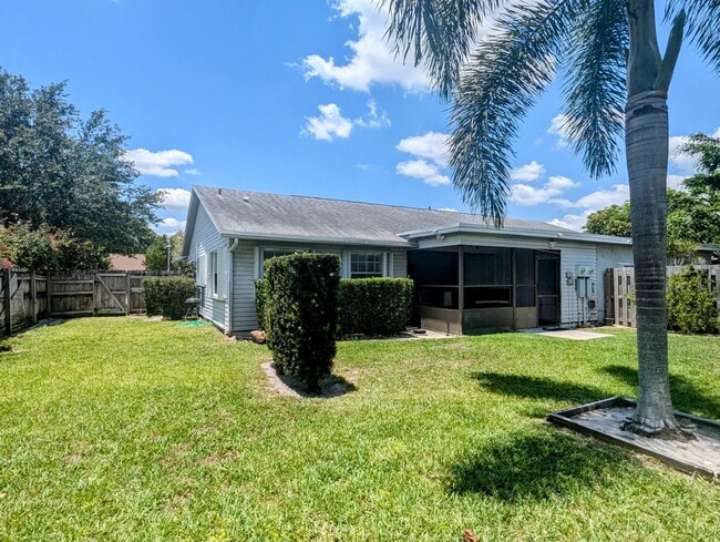 Building Photo - 1352 Riverside Cir