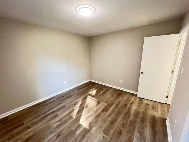 Building Photo - 4713 Matt Dr