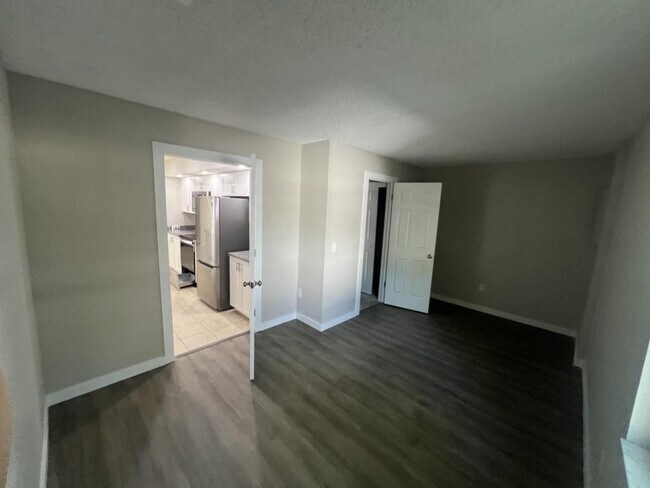 Building Photo - 6143 Alderwood St