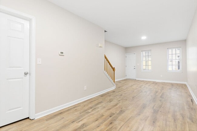 Building Photo - Pet Friendly 2 BR townhouse