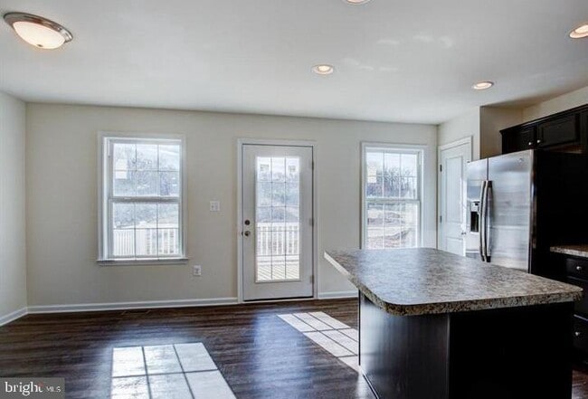 Building Photo - 203 Sage Cir