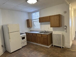 Building Photo - "Charming Studio Retreat on East 3rd Street – Your Cozy Duluth Escape!"