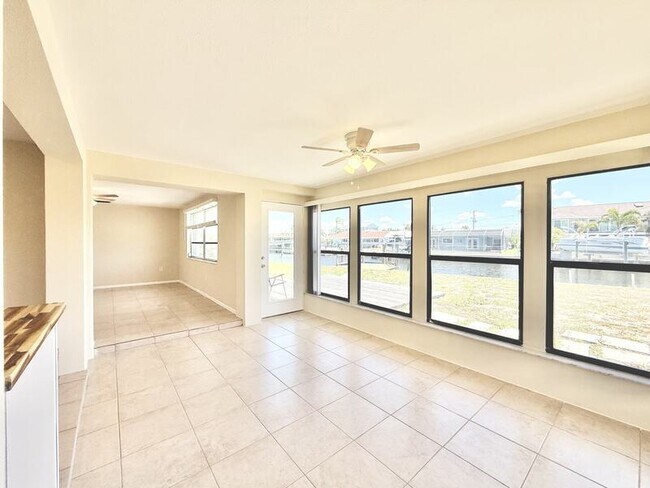 Building Photo - 8026 Brighton Dr