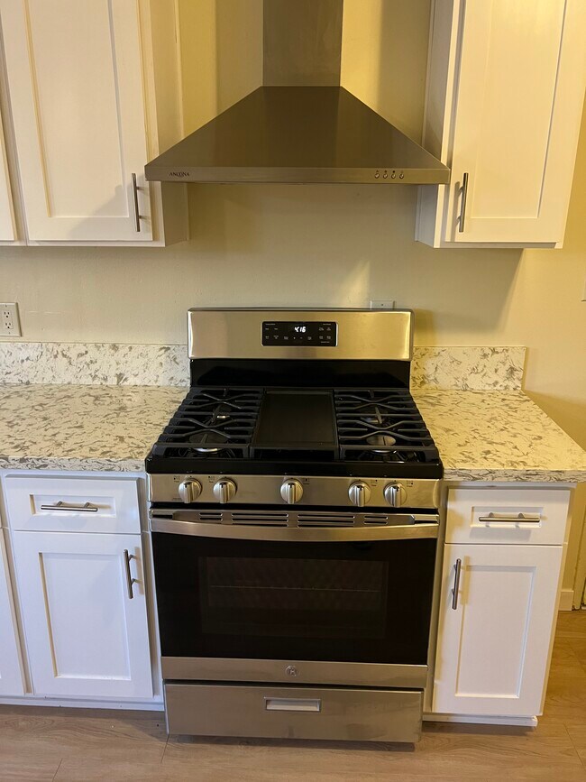 Building Photo - 209 39th St