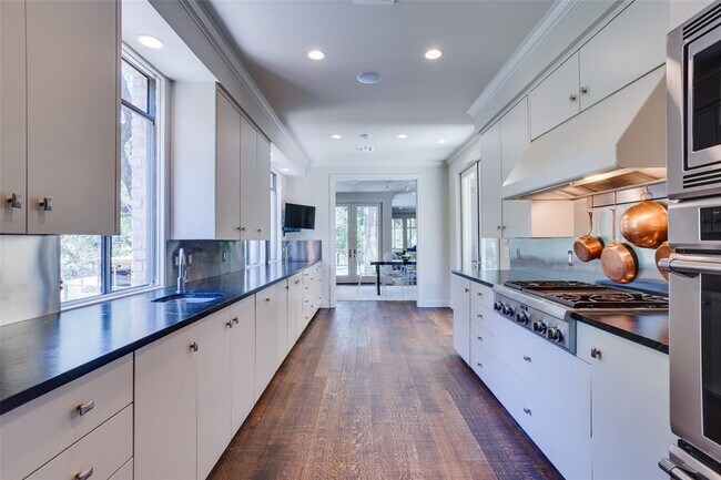 Building Photo - 3231 Tarryhollow Dr