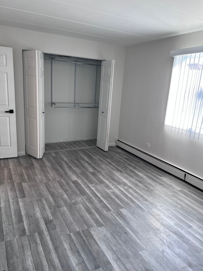 Building Photo - 10611 Parkside Ave