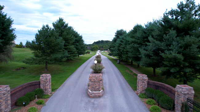 Building Photo - 201 Crooked Creek Dr