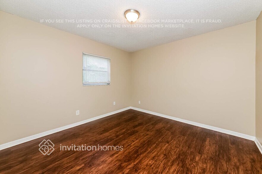 Building Photo - 3207 49th Ave Dr W