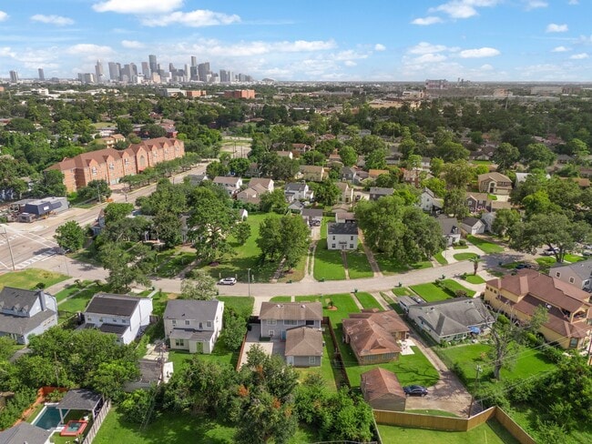 Building Photo - 3818 Southmore Blvd