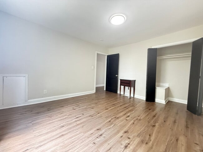 Building Photo - Four-Bedroom House in Parkville