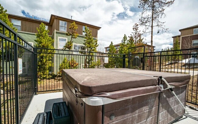 Building Photo - Fully Furnished Mountain Condo | Flexible Lease Terms | Garage Included | Fraser, CO