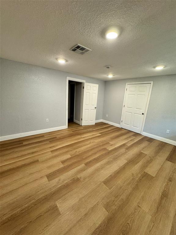 Building Photo - 1320 S Oleander Ave