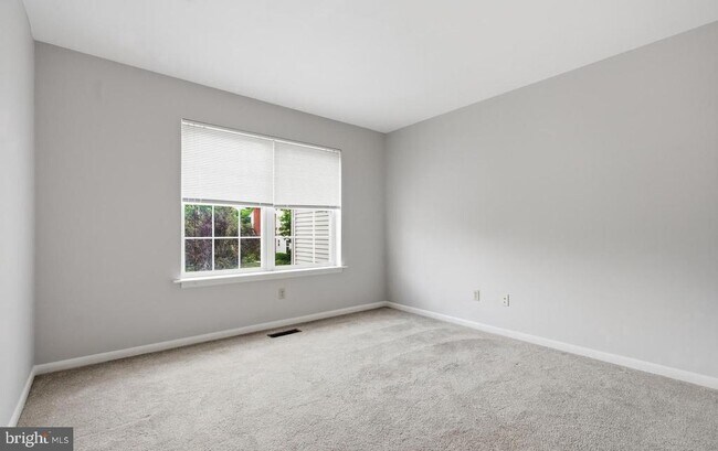 Building Photo - 362 Hamilton Dr