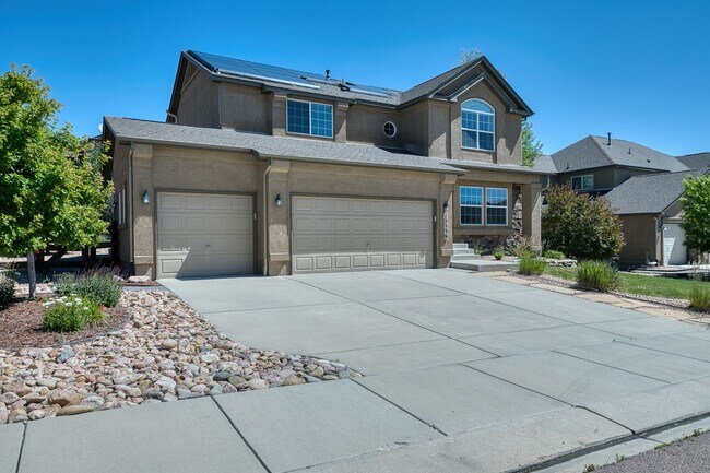 Building Photo - Beautiful 6 bedroom, 3 1/2 bathroom, 3-car garage - solar panels & EV charger available NOW!