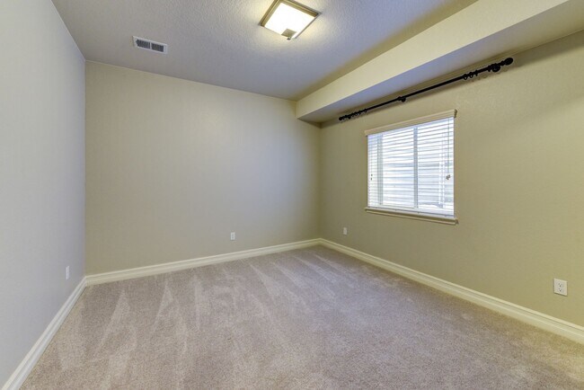 Building Photo - Breathtaking 4 Bedroom 3 Bedroom Ranch Style Home with Finished Basement!!