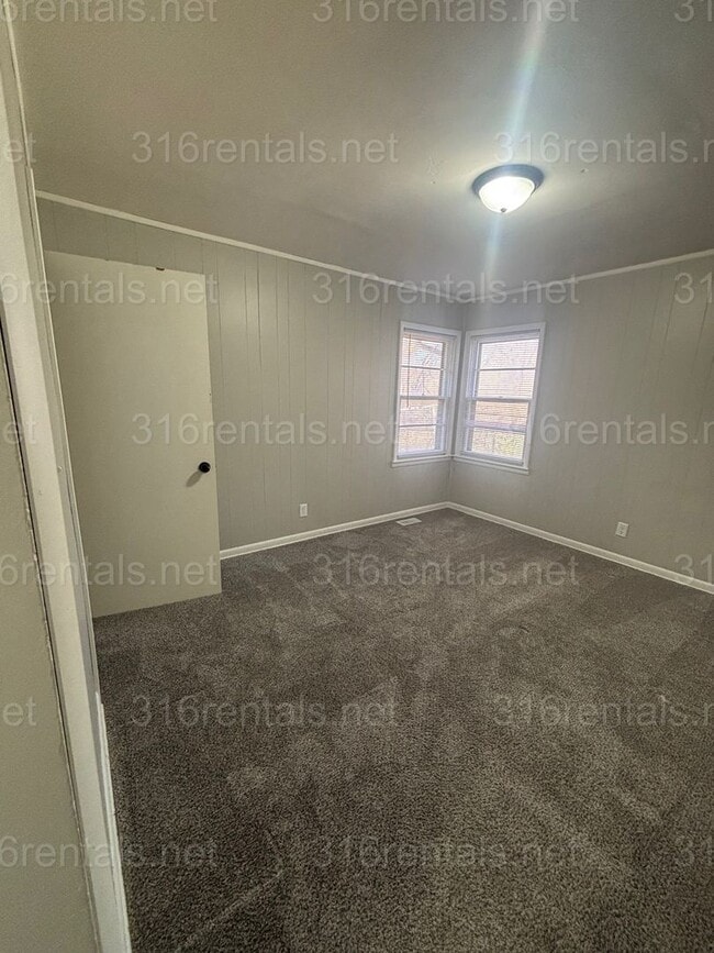 Building Photo - One bed one bath available now!