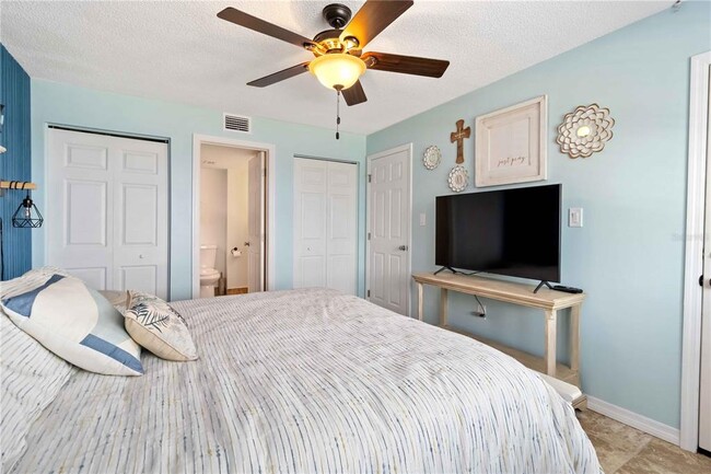 Building Photo - 1500 Park Beach Cir