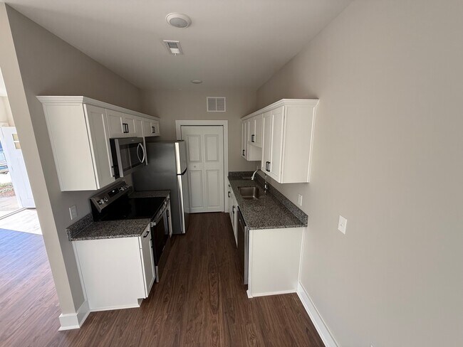 Building Photo - 121 Diver Dr