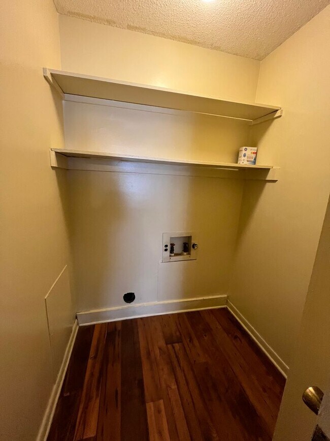 Building Photo - 1619 Victory St