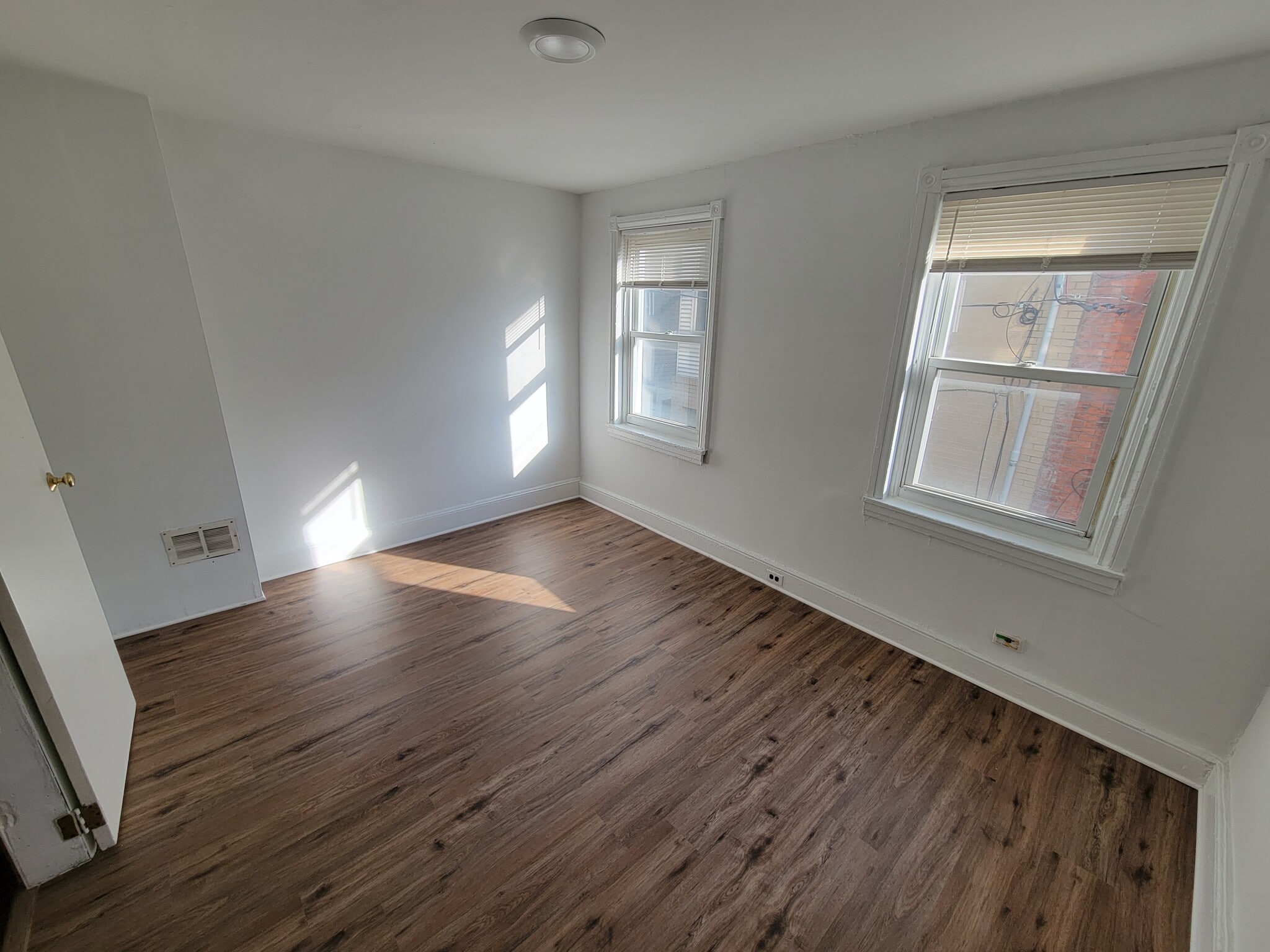 Building Photo - 223 Mercer St