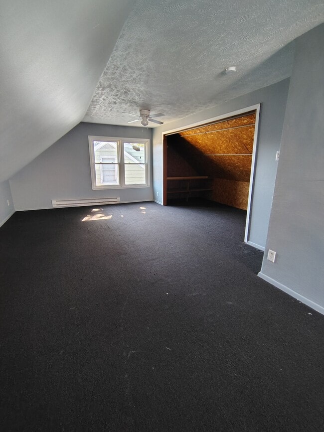 Building Photo - 2524 N Rockton Ave
