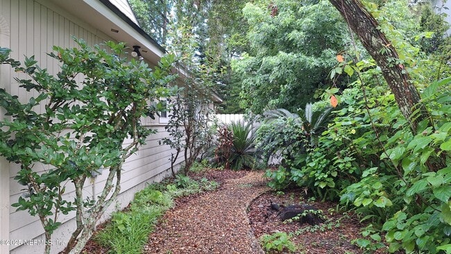 Building Photo - 10579 Castlebrook Dr