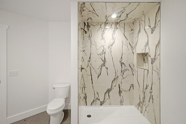 Building Photo - 939 Central Ave