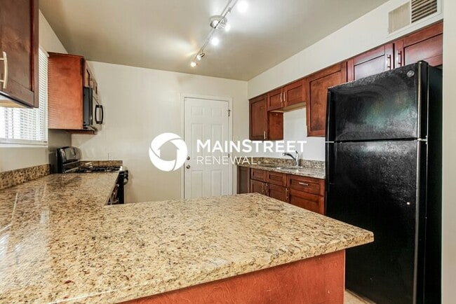 Building Photo - 3 Bedroom Pet-Friendly Home in Phoenix, AZ with Main Street Renewal
