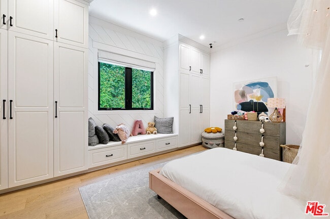 Building Photo - 5911 Beckford Ave