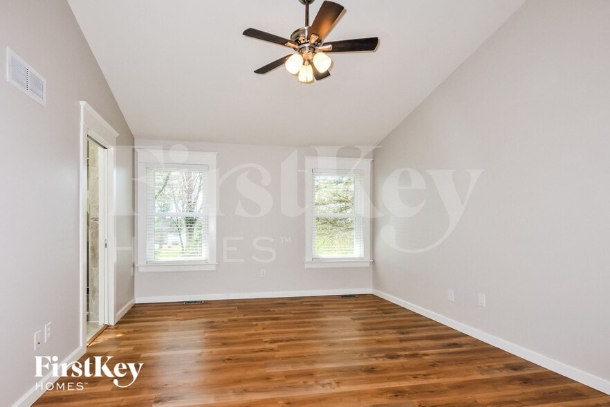 Building Photo - 11 Savoy Dr