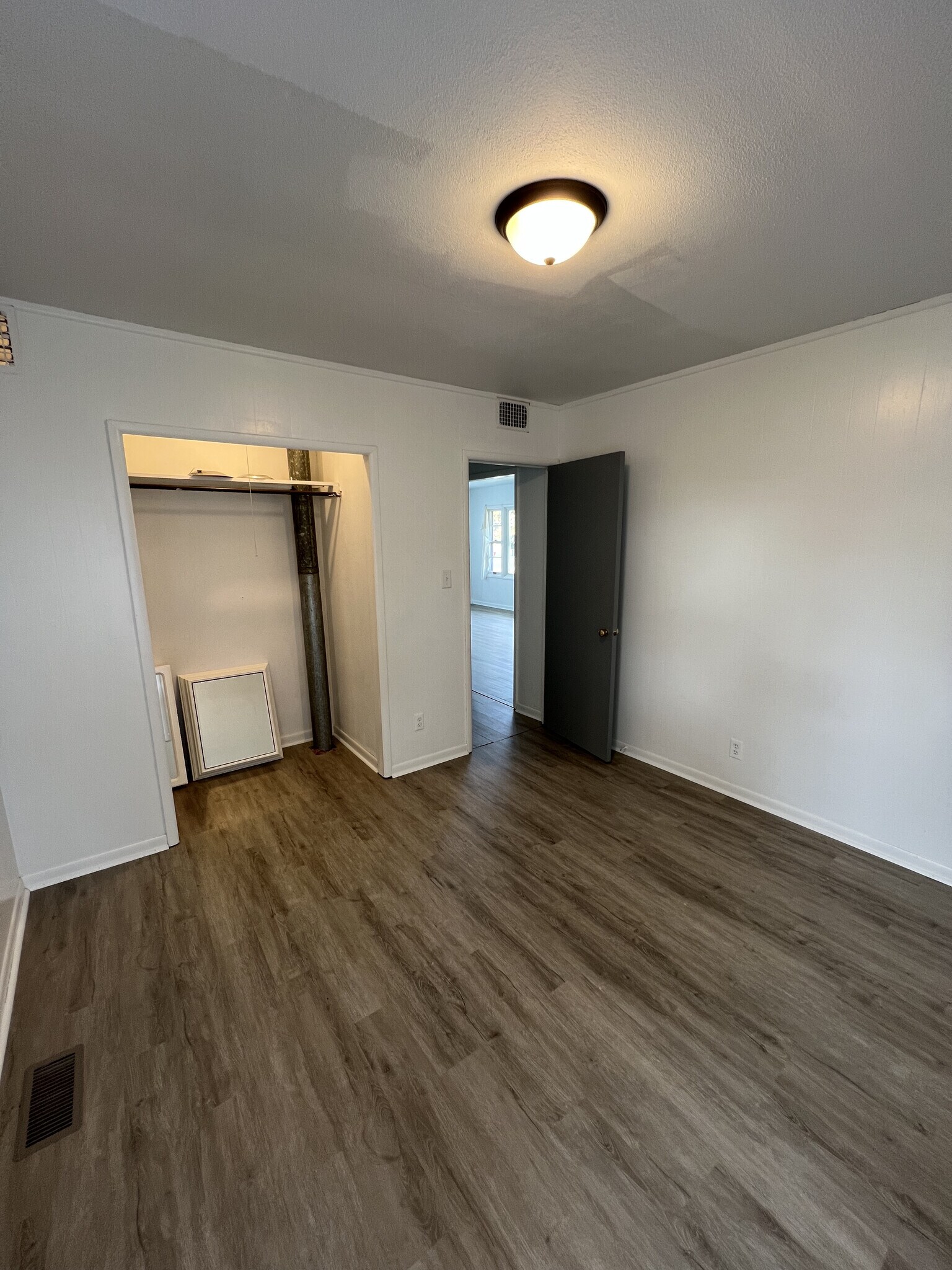 Building Photo - 1111 6th St