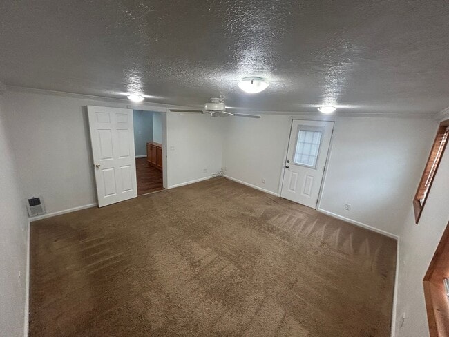 Building Photo - 3-Bedroom Home in Carrick on Private Street