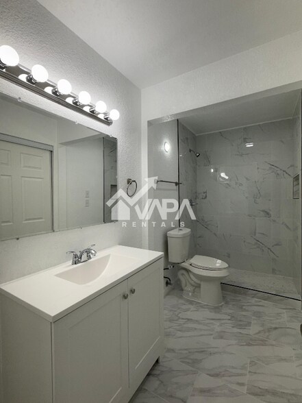 Building Photo - 7403 Castle Crown Dr