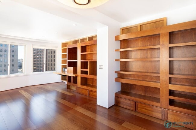 Building Photo - Union Square: Remodeled 1 Bed 1 Bath Corne...