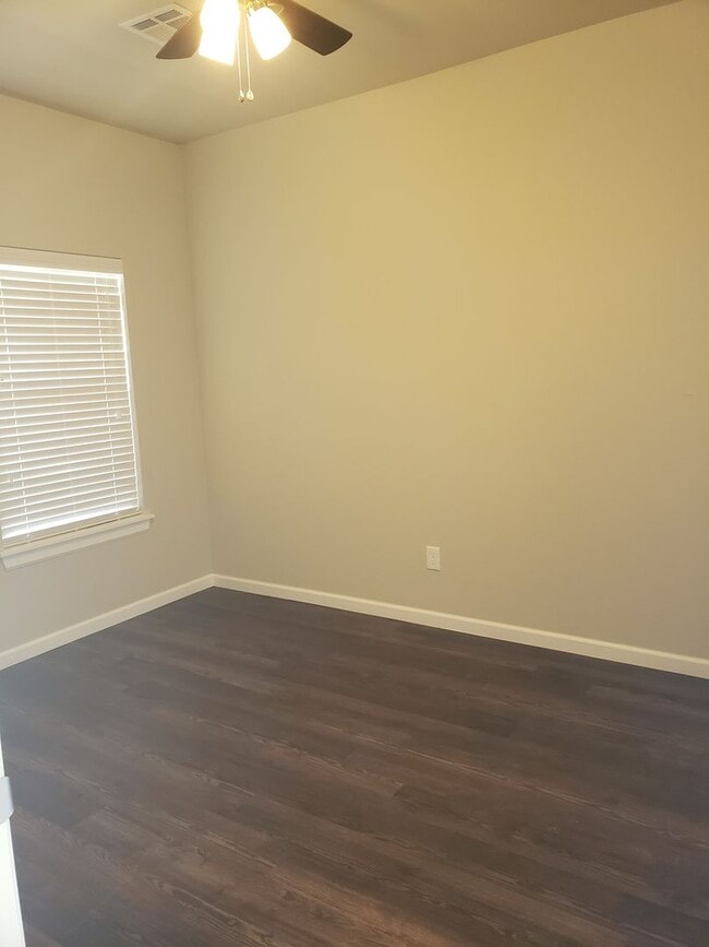 Building Photo - Welcome Home!!